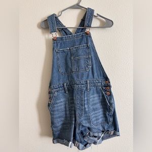 AE Tom girl fit, shorts overalls Size Medium